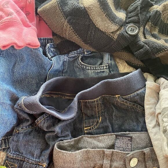 GIRL’S Assorted Clothes mostly 3 to 5 years age size. - Picture 1 of 3